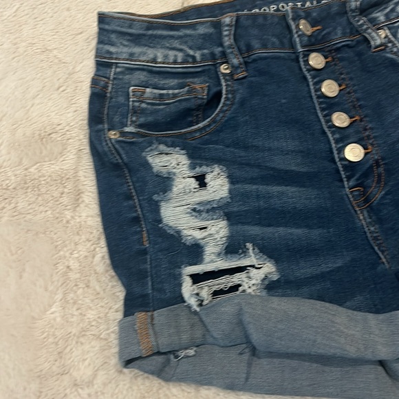 Distressed denim shorts, Aeropostale, size 6 - Picture 2 of 5